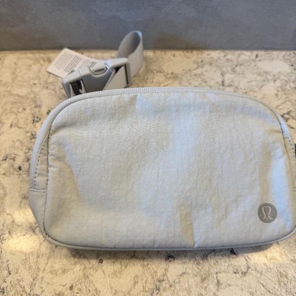 NWT Lululemon Athletic everywhere belt‎ bag - Picture 2 of 12